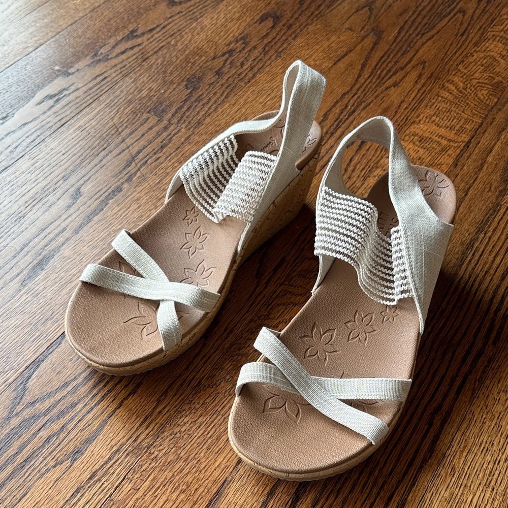 B33 Skechers Women's 11 Cream Tan Wedge Sandals Summer Outdoor